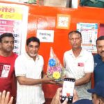 محمد جاوید میمن کو یومِ پیدائش پر مٹھائیاں کی گئی تقسیم