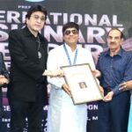 محمد ایاز کو نیلسن منڈیلا انٹرنیشنل پیس ایوارڈ سے نوازا گیا