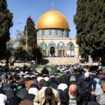 40 روز کی جبری بندش کے بعد مسجد اقصی میں پہلے جمعہ پر ایک لاکھ فرزندانِ اسلام کی حاضری